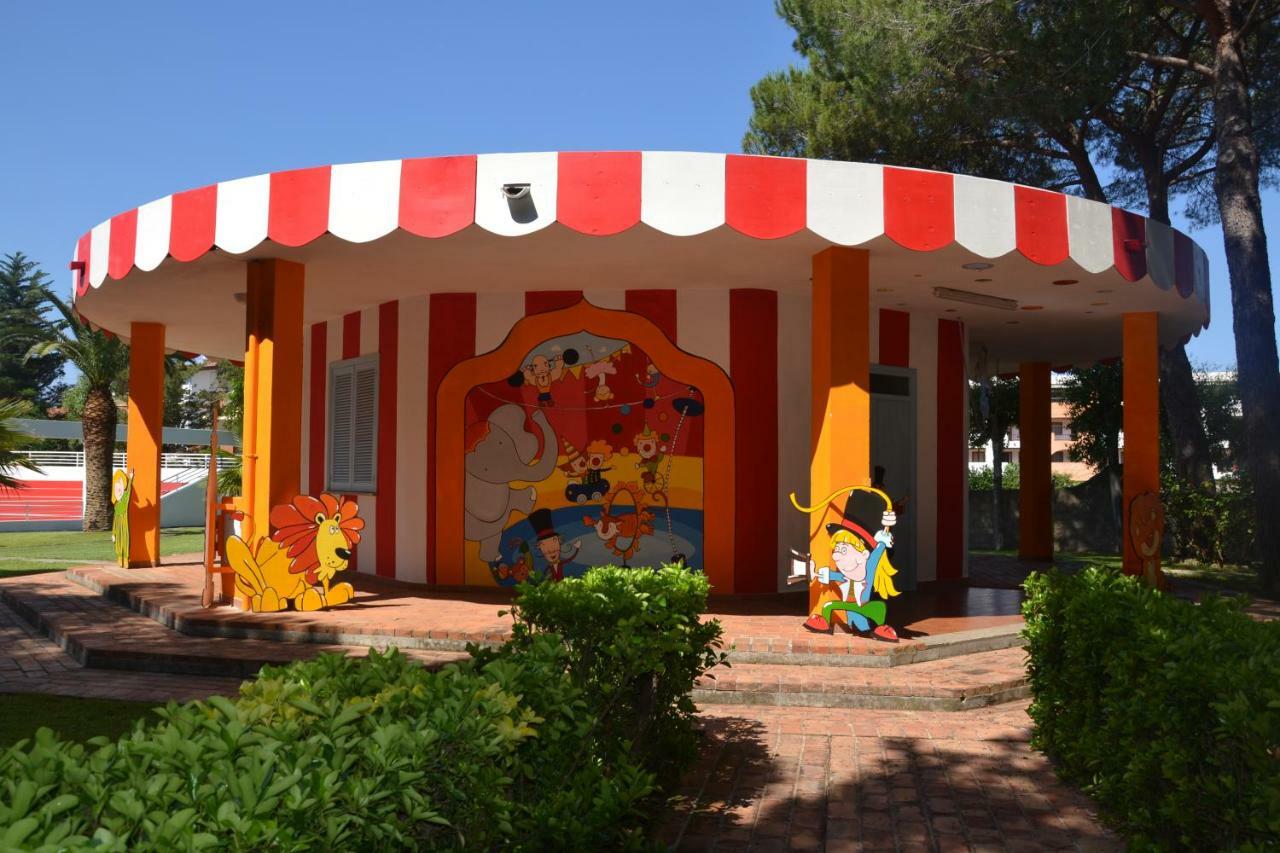 Villaggio Turistico La Mantinera - Appartamenti De Luxe 프라이아 아 마레 외부 사진