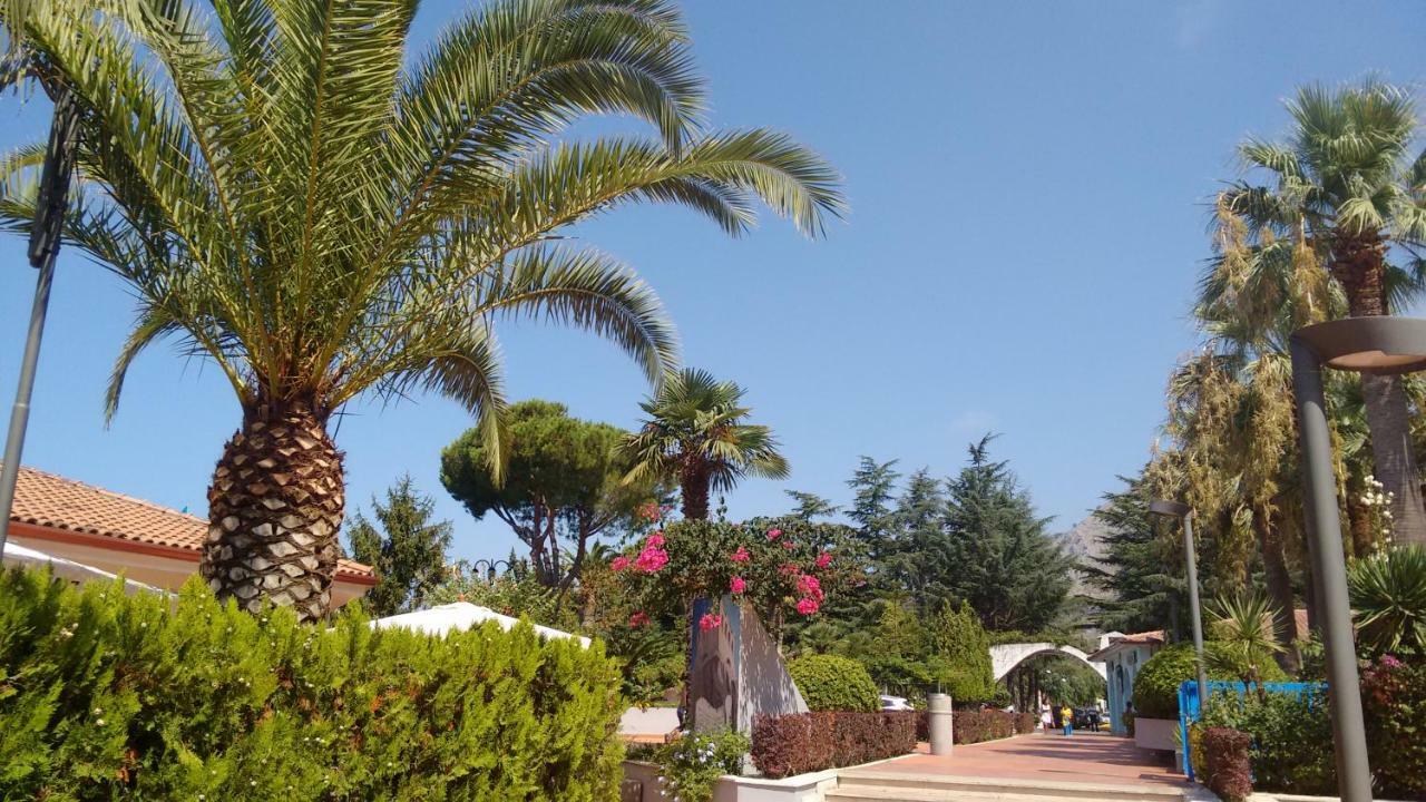 Villaggio Turistico La Mantinera - Appartamenti De Luxe 프라이아 아 마레 외부 사진