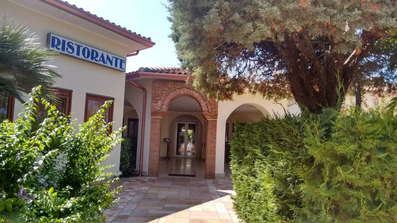 Villaggio Turistico La Mantinera - Appartamenti De Luxe 프라이아 아 마레 외부 사진