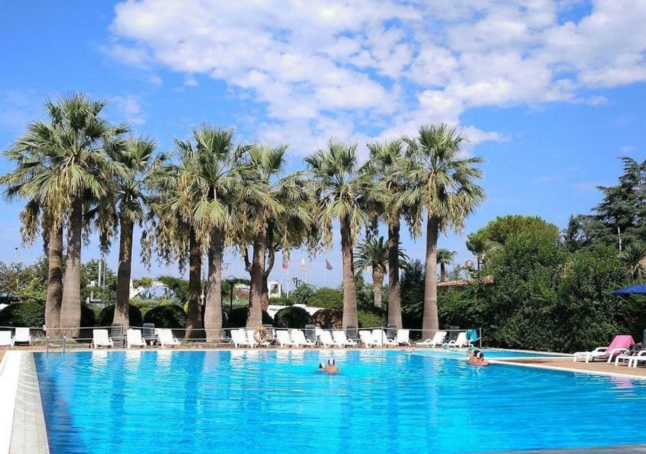 Villaggio Turistico La Mantinera - Appartamenti De Luxe 프라이아 아 마레 외부 사진